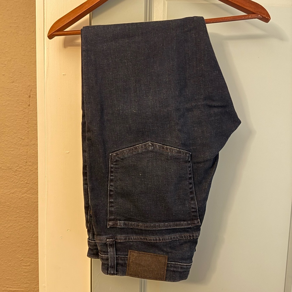 Madewell
35x30
Athletic Slim Fit
Chapman Wash (Dark Blue)